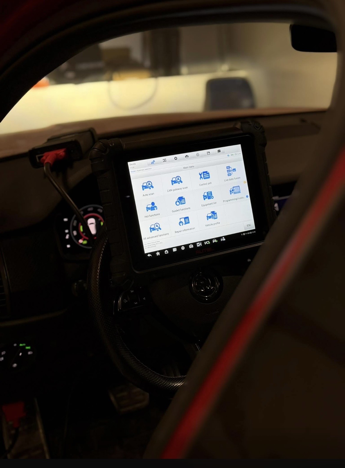 Professionel bildiagnosticering med OBD-udstyr hos VM AUTO i Nuuk
